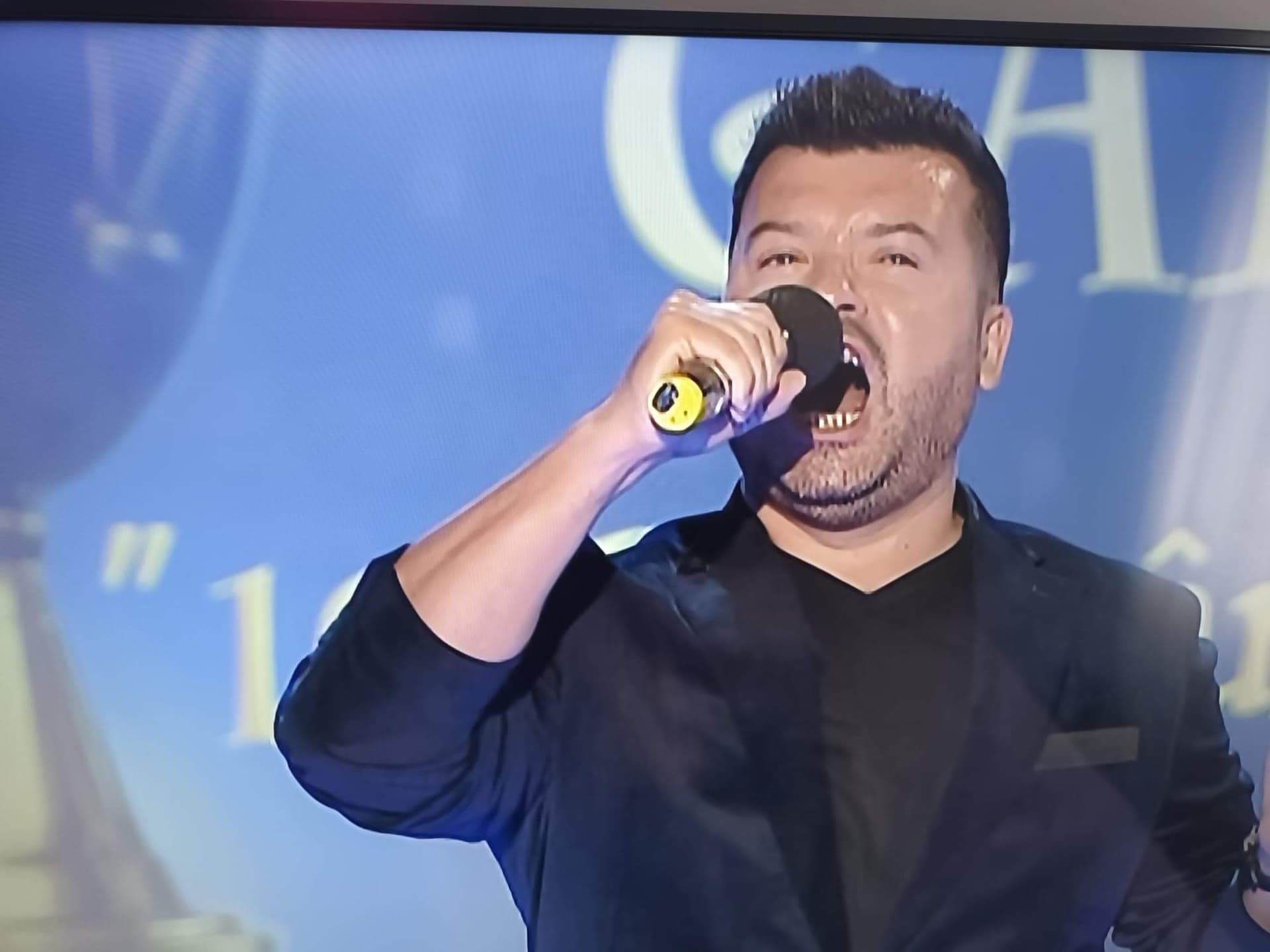 Live opera performance by Gabriel Birjovanu